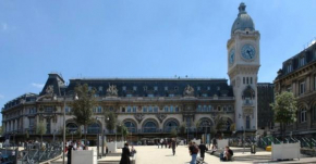 Studio neuf entièrement équipé et bien situé.